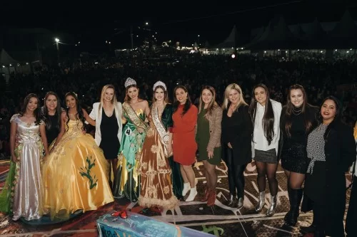 ANA FERNANDA É ESCOLHIDA E COROADA A NOVA RAINHA DO MILHO 2023.