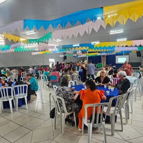 Almoço em comemoração ao Dia dos Pais reúne Melhor Idade